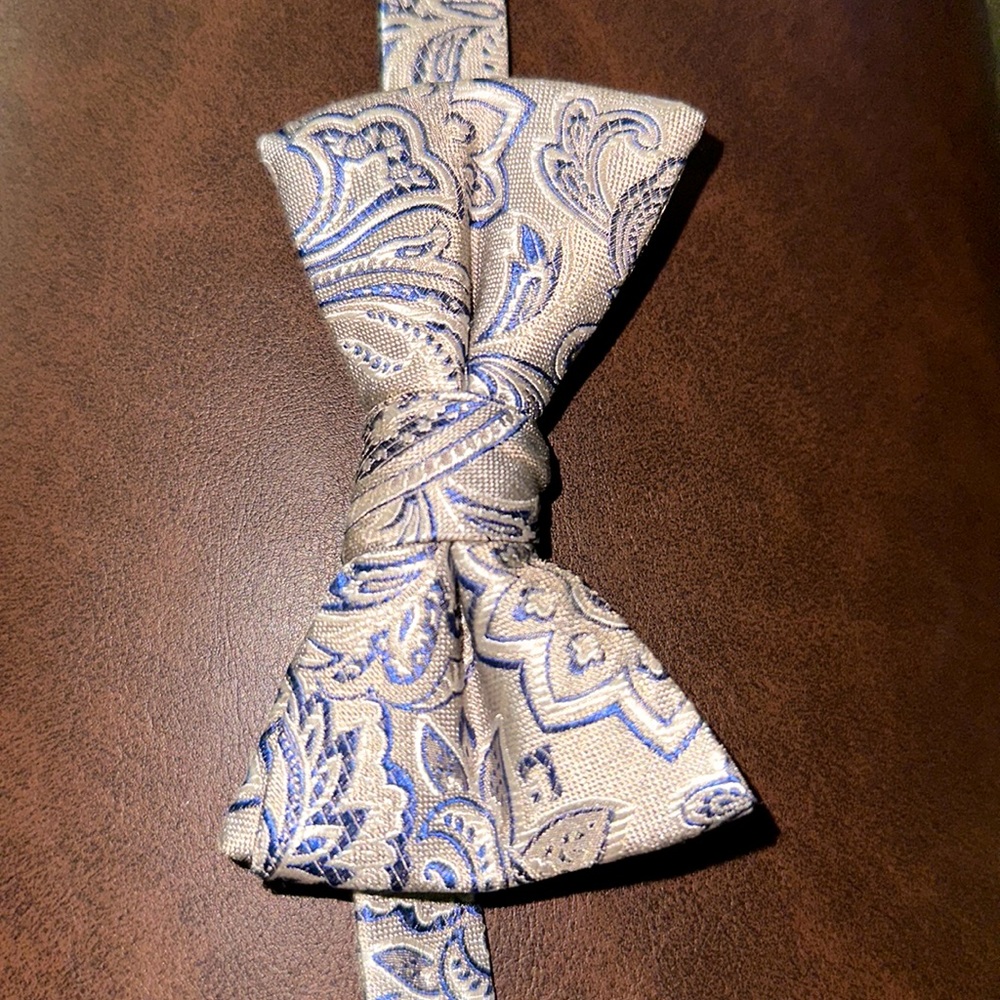 Saddlebred-Pre-tied Adjustable Bow Tie (Tan, Navy with designs and with a clasp)